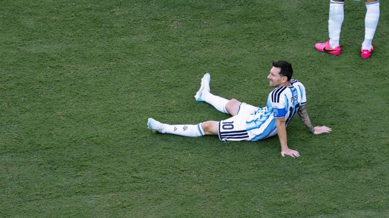 A former president of Barça hits Lionel Messi