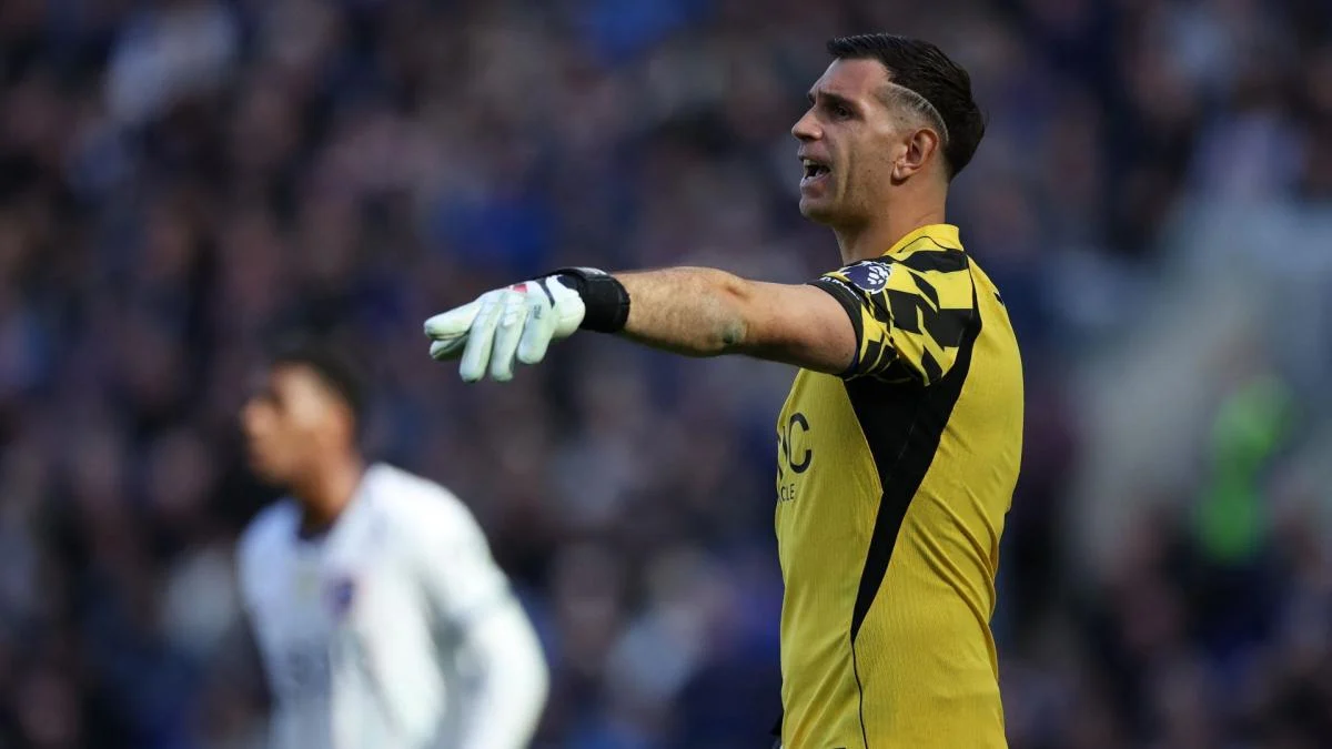 Chelsea: serious concerns for Emiliano Martinez, taken out on a stretcher