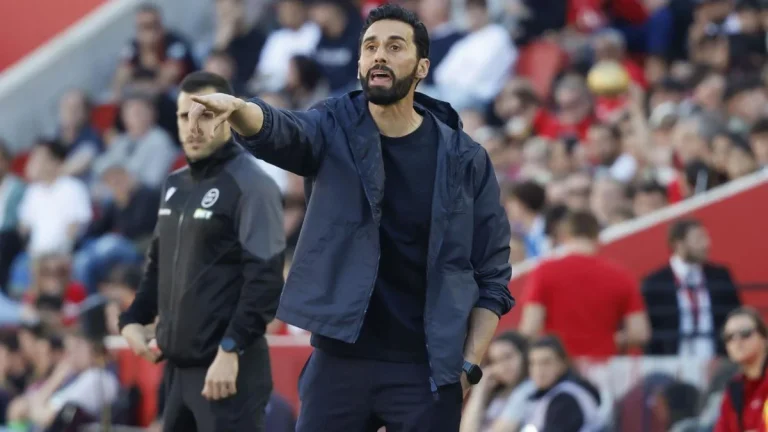 Fulham: Álvaro Arbeloa gets destroyed in England