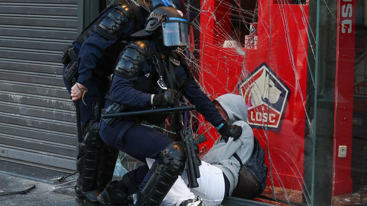 Ligue 1 faces a big threat after the weekend of chaos in France