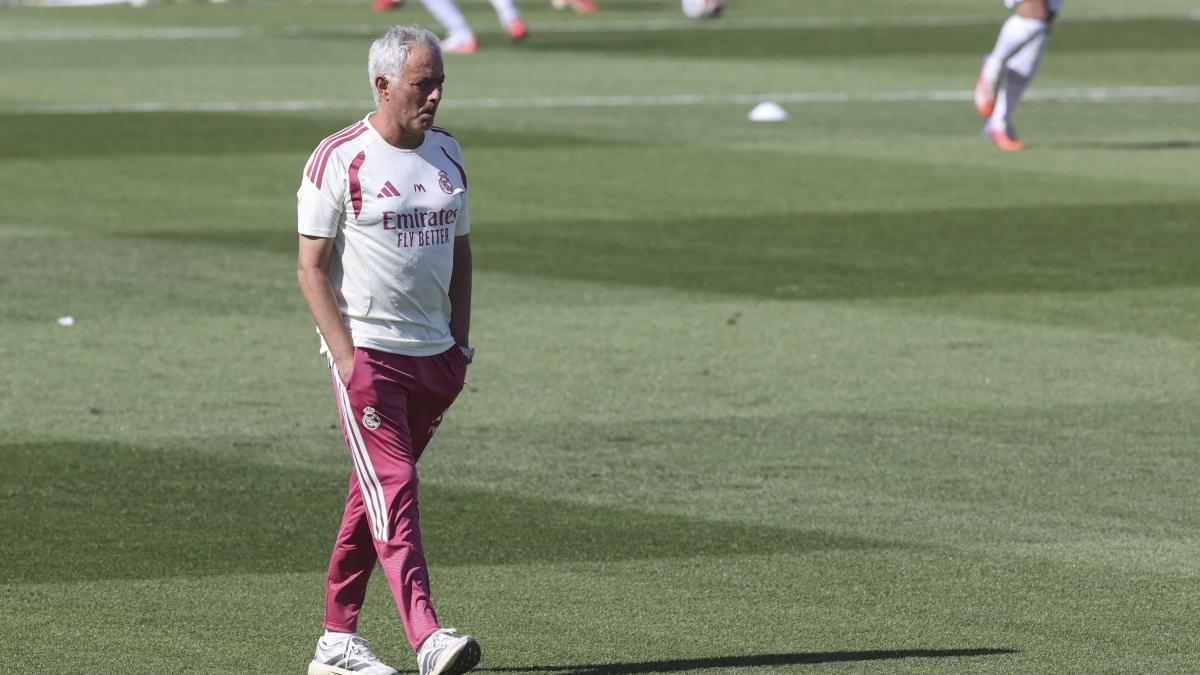 Real Madrid: José Mourinho launches war of words with FC Barcelona